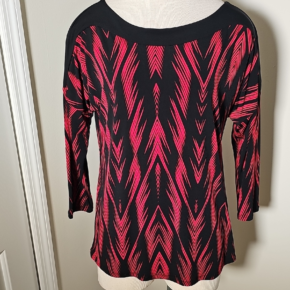 Chico's 0 womens Small Black and Red Zigzag Blouse Knit Fun‎